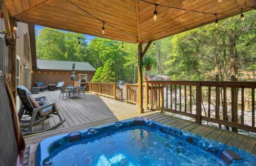 Relaxing Pocono Stay Near Lake with Hot Tub & BBQ - Foto 2