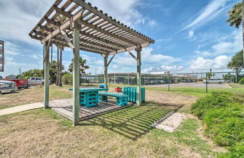 Beachfront Corpus Christi Condo with Arcade Room! - Foto 26