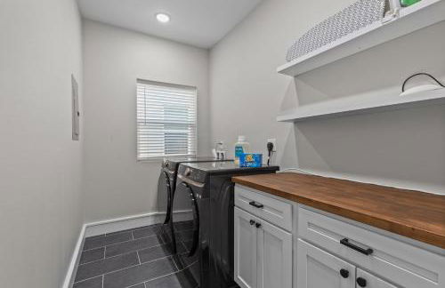 Uptown Elegant Escape | JZ Vacation Rentals - Foto 95