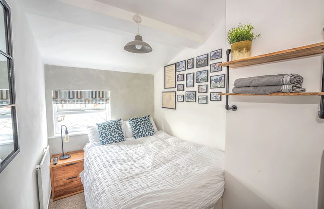 Modern 3-bed House on Tarporley High Street - Photo 4