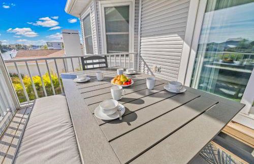 5 Bed3bath waterfront pool home with full gym, office, and heated pool! - Foto 37