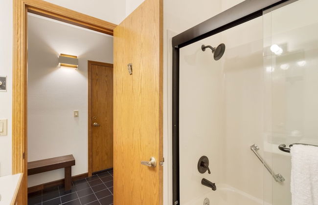 Half Block to Beach w Oceanview Patio Balcony The Shore Pine by Avantstay - Foto 26