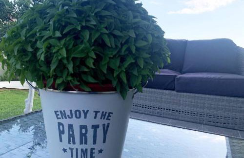 Luxury Home with Garden in the Suburbs - Foto 31