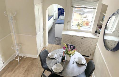 The Racecourse - Quaint Victorian Home With Free Parking - Foto 18