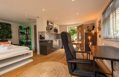 Acorn Lodge Luxury Retreat In a Stunning Oasis With Hot Tub - Pass the Keys - Foto 30