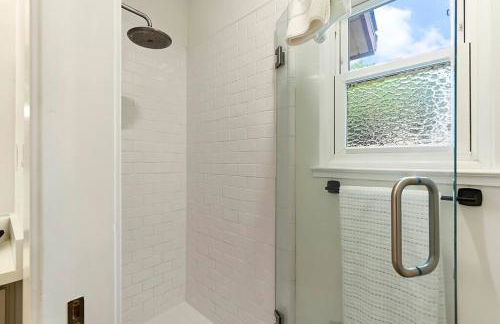 East Sac Getaway, Walking Distance to Hospitals - Photo 25