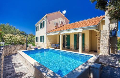 Villa SAN with heated pool, traditional surroundings, 3-bedrooms - Foto 1