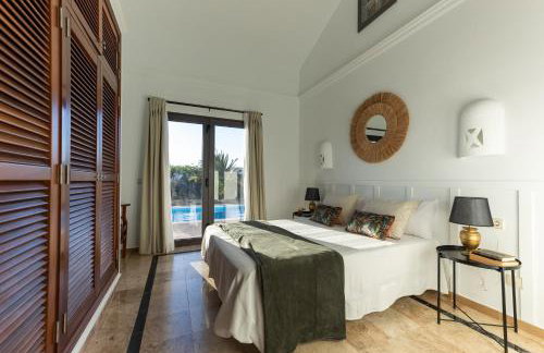 Villa Mo Luxury Heated Pool - Photo 18