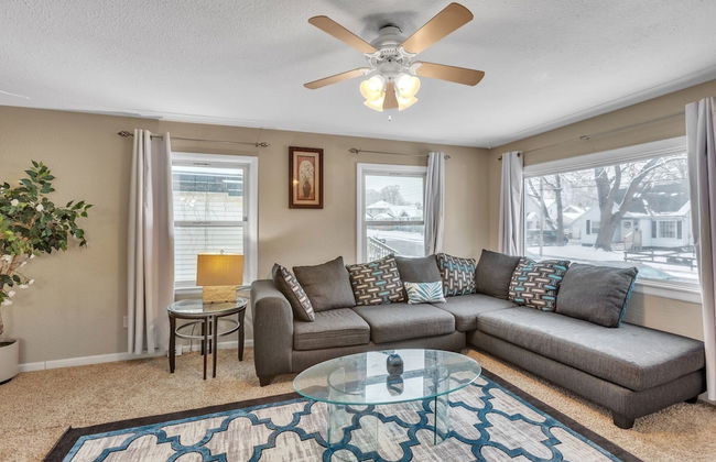 Lovely PET FRIENDLY three bedroom in desirable Urbandale Location! 3 Home by RedAwning - Foto 1