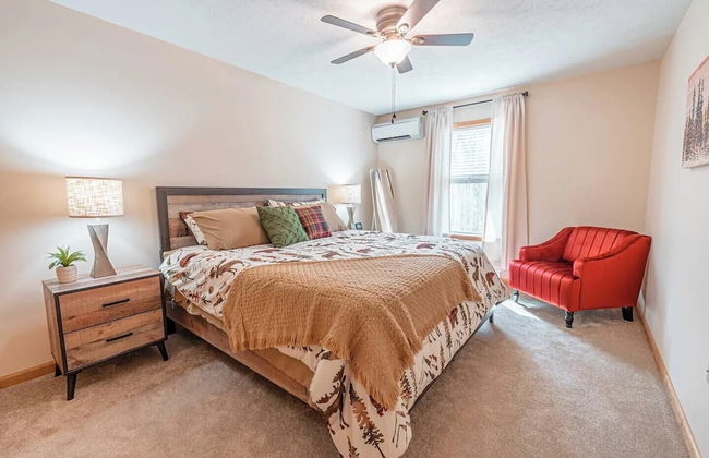 NEW Large Group Summer Getaway W/hot Tub + Game Room! - Foto 2