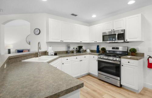 #370-Stunning 4 bed villa with south facing pool and spa with no rear neighbors - Foto 17