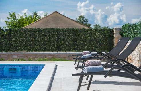 Awesome Home In Malisi With Kitchen - Photo 18