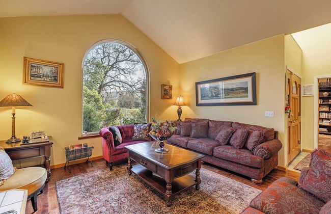 Valley of the Moon by Avantstay Tranquil Escape, Large Yard w/ Hot Tub & Fire Pit - Foto 3