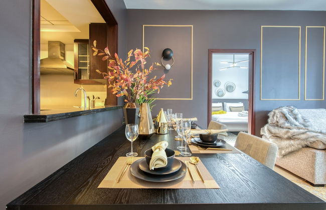 Maison Privee - Radiant Urban Retreat with Iconic Burj Khalifa Vws - Photo 10