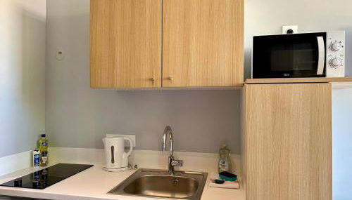 Studio 64 Rénové et Équipé - Nancy proche CHRU,CESI,FAC - Foto 5, stove