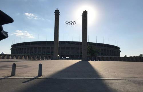 Ground Floor in Villa in Charlottenburg Garden View - Foto 4