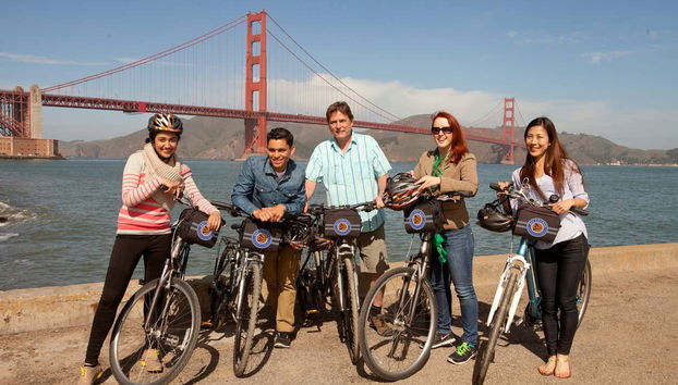 Foto de grupo durante el tour en bicicleta por San Francisco