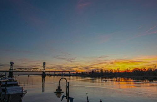 Waterfront Sunset Views in Port City Wilmington NC - Foto 12