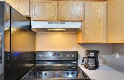 Modern 2BR Stay with Large Parking Pet Friendly - Foto 6