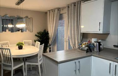 Ultra Modern large 4 bed executive home Durham - Photo 5