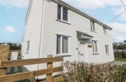 Glandwr House - Photo 1