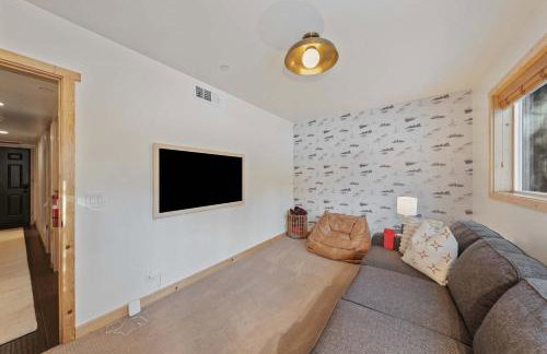 Mountain Retreat - Sleeps 7 - Canoe - Fireplace - Foto 42