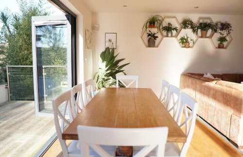 Stunning 4 Bedroom Home with Wild Spa, Gym & Hot Tub - Foto 33