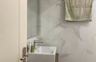 A modern farmhouse with big garden - Foto 15