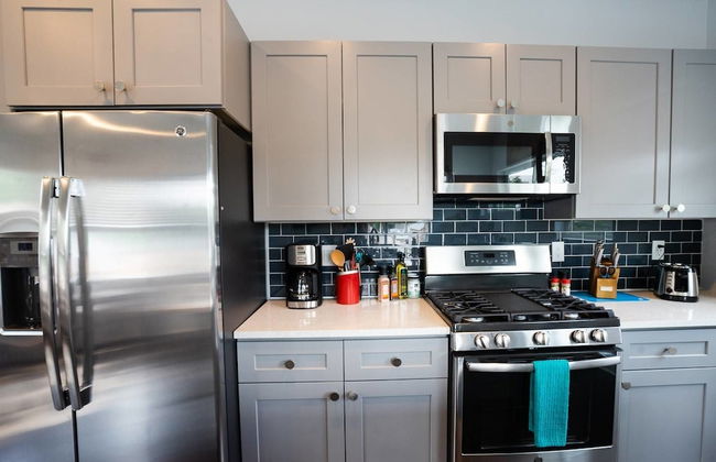 The Beautiful Berkley Homestead Walk to Tennyson - Photo 19