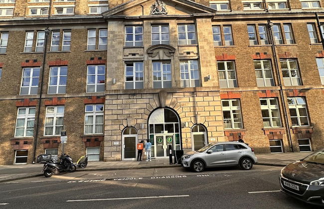 Beautiful 2-bed Apartment in London - Photo 30