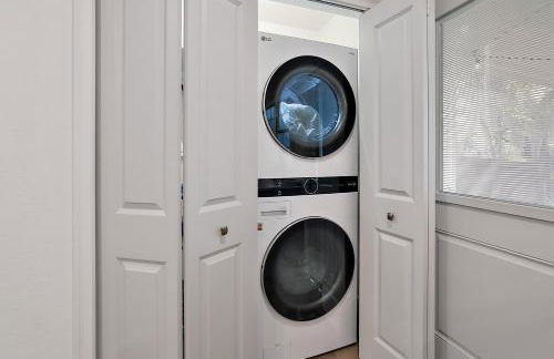 The Tremain - Steps to Downtown w King Bed - Foto 15