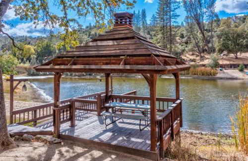 Oak Pond Retreat Stocked pond/pool table/BBQ Grill/EV Charger - Foto 55