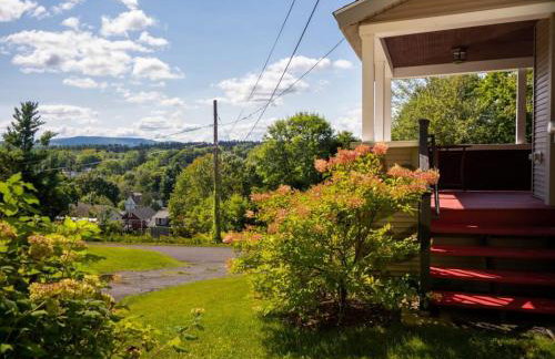 Berkshire Vacation Rentals: Centrally Located Historical Home - Foto 41