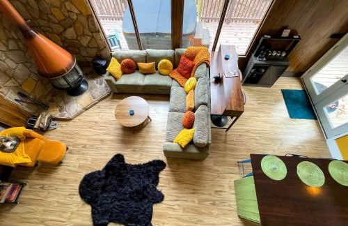 Chalet w Hot Tub Fireplace Grill FirePit & Wifi - Photo 2