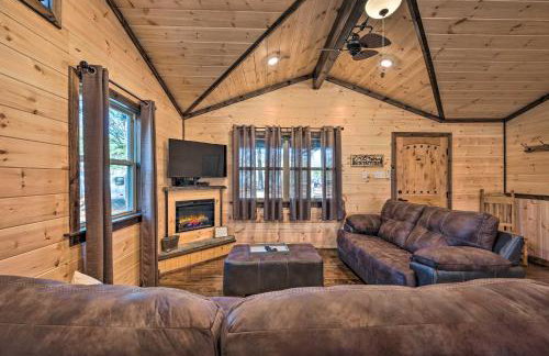 Updated Cabin with Fire Pit 2 Mi to UTV and Hike - Foto 2