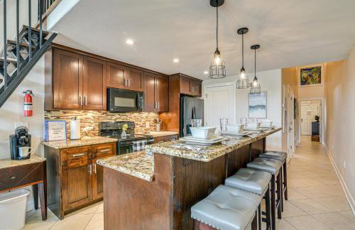 Walk to Beach Pool-View Condo in Galveston! - Foto 7