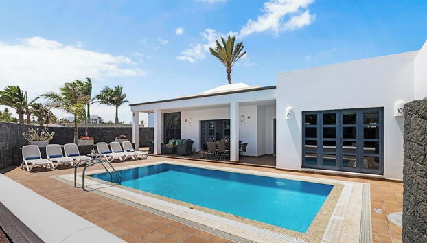 Elegant Villa near Playa Blanca, private pool, garden. - Foto 2, Imagen principal