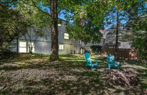 NEW Renovated Near CLE - King Bed, Metropark & Firepit - Foto 22