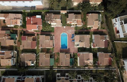 Apartamento con piscina y playa - Foto 18