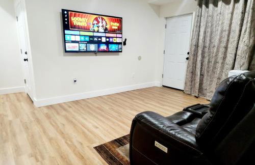 Cozy 2BR in Newark for Families, Work & Long Stays - Photo 1