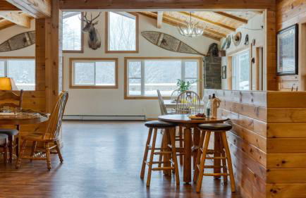 Mins to Hunter Mountain • Sleeps 36 • Pool Spa Games Bar Cozy Peaks Lodge by AvantStay - Foto 16