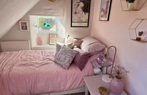 Charming Escape - Dog-Friendly Writer's Stone Cottage in the Stroud Valleys - Photo 4