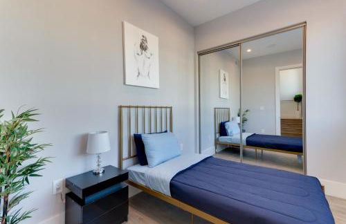 Modern 5 Bedroom Masterpiece With Rooftop Deck - Photo 25