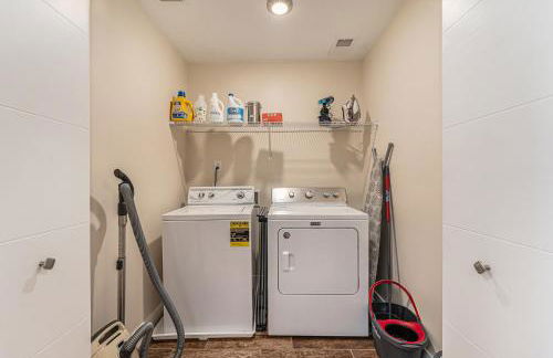 Walk to Broncos Stadium Hot tub & Rooftop - Foto 54