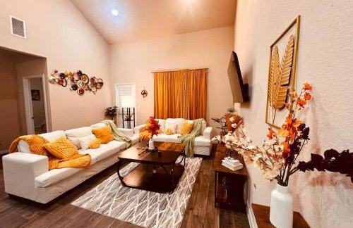 Spacious 4BR Home w Game Room Office Backyard - Foto 66