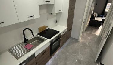 Stylish Home Theater Apartment 3 - Photo 5