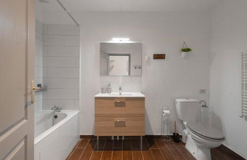 Spacieux T2 au centre ville avec parking et climatisation - Foto 9