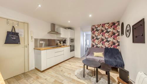 Escapade à Versailles - 3 min de Versailles Chantiers - Foto 2, stove, minibar