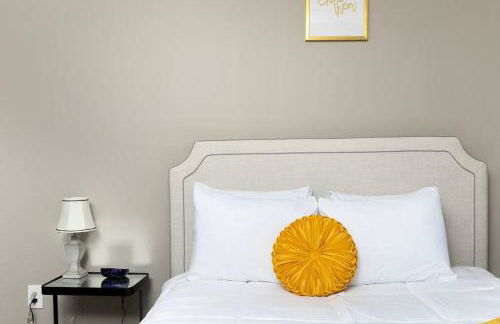 1Br Uptown, Pool, Wine, near Convention Center_311 - Photo 21