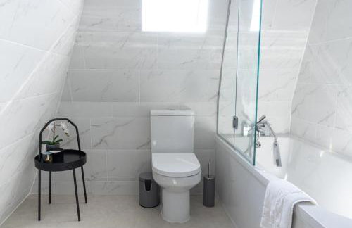 Newly Refurbished 2 bed with Fantastic View - Foto 33